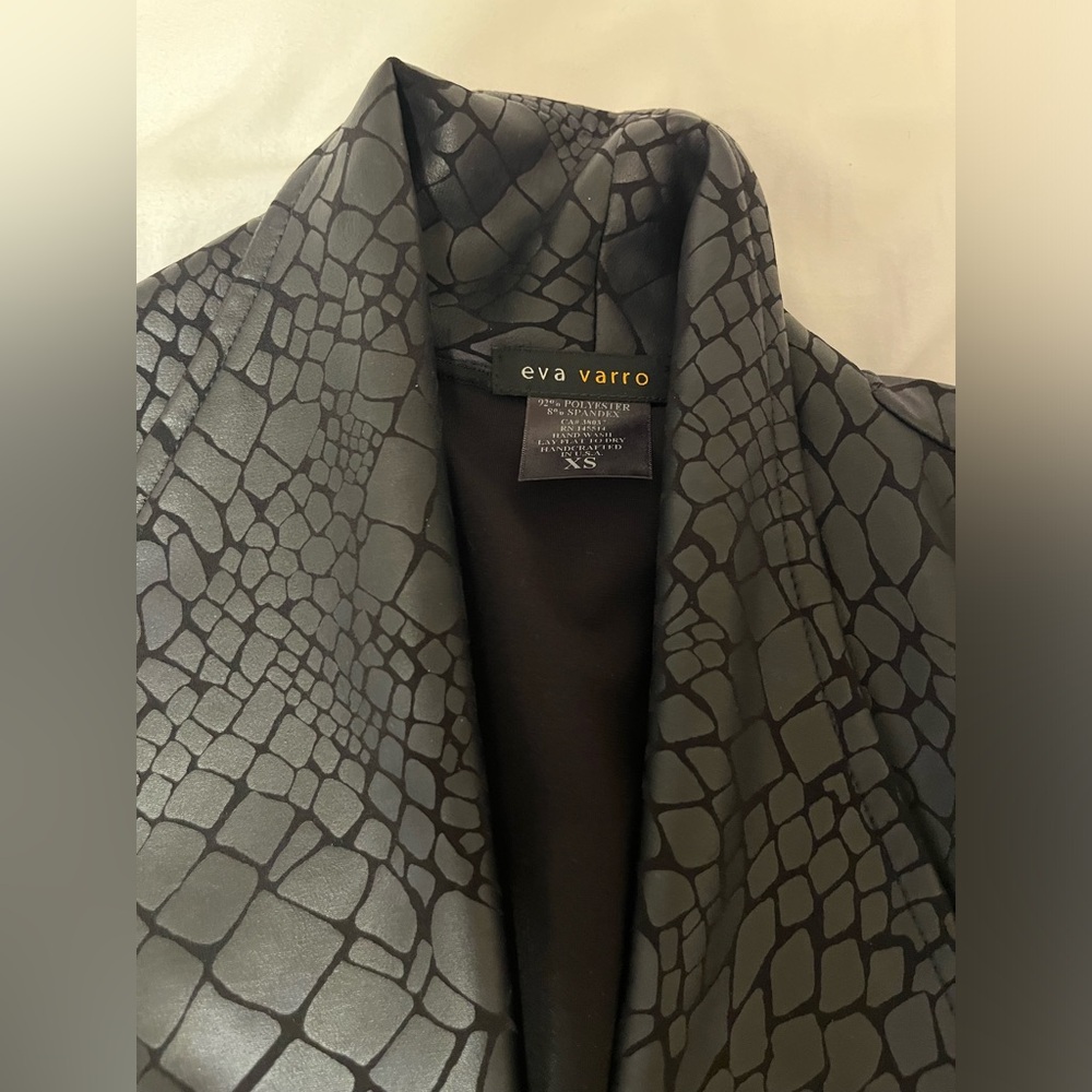 Pebble detailed  black jacket